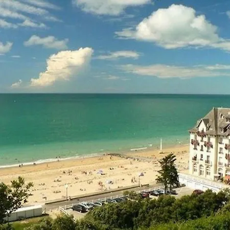 La * Donville-les-Bains